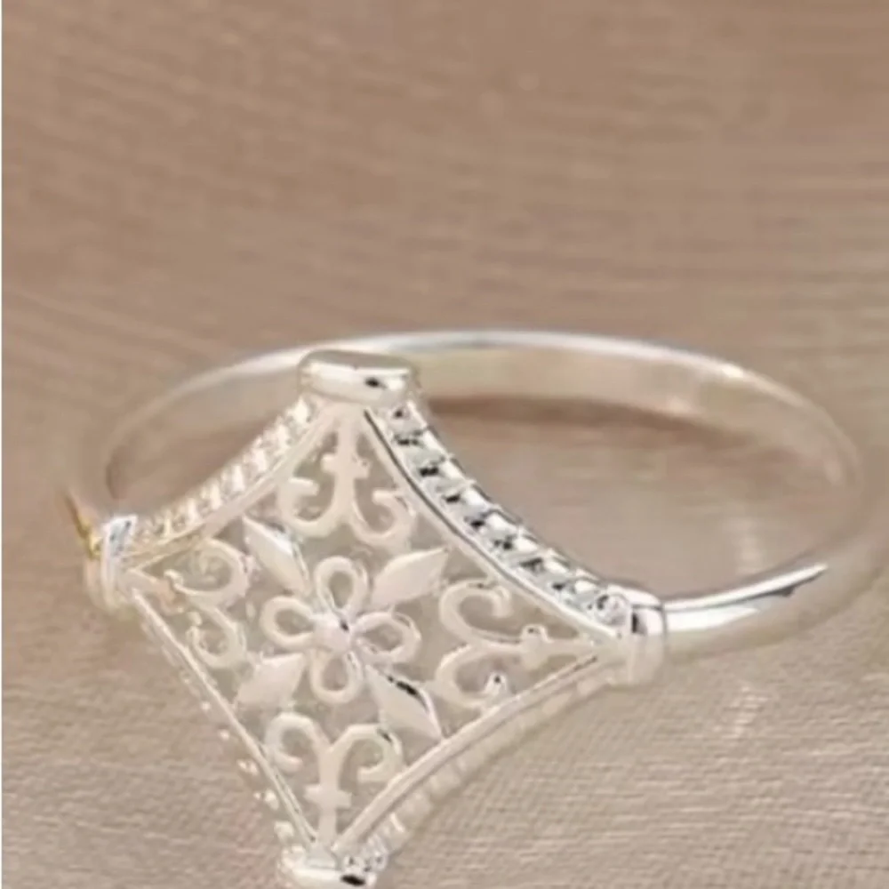 NEW 14k White Gold Plated Cut Out Filigree‎ Hollow Flower Ring, Size 7